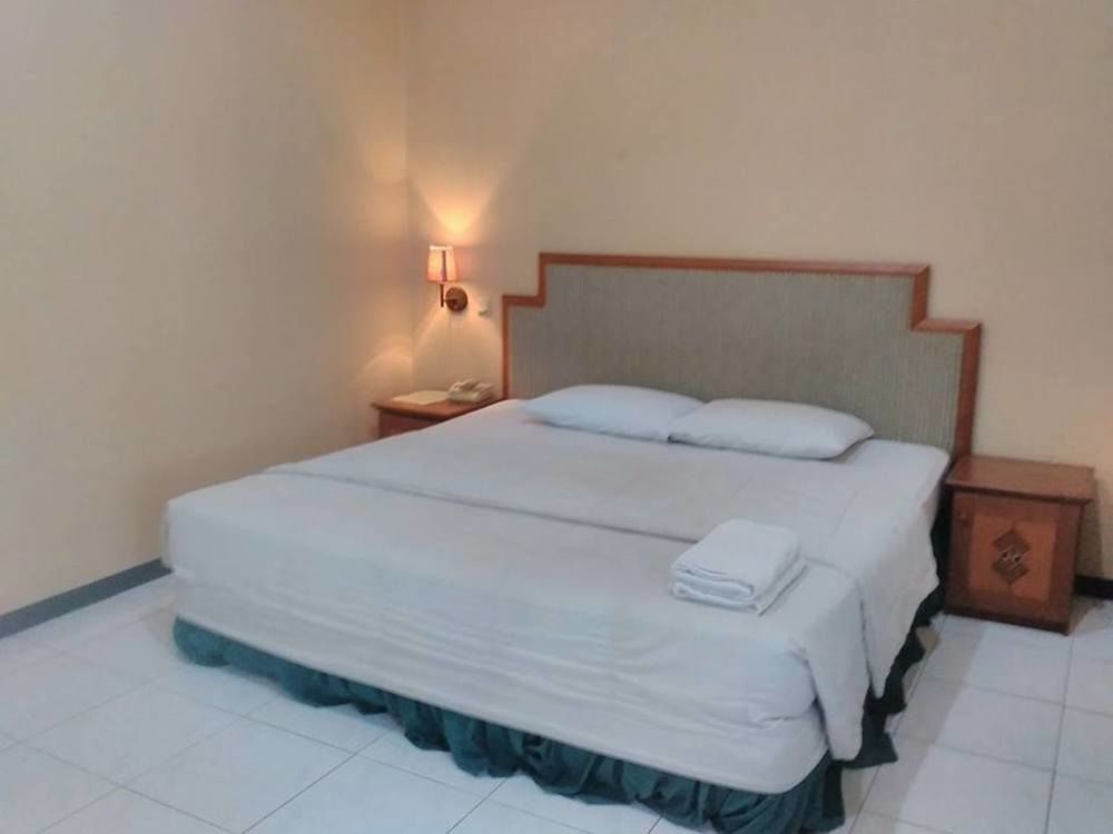 Istana Permata Juanda Hotel Sawotratap Exterior foto