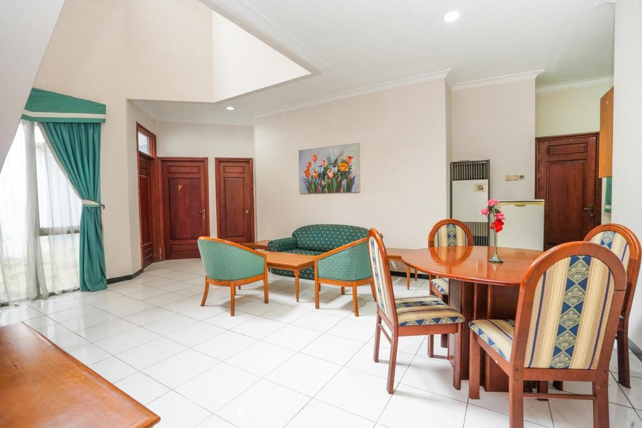 Istana Permata Juanda Hotel Sawotratap Exterior foto