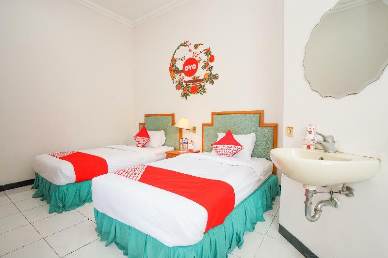 Istana Permata Juanda Hotel Sawotratap Exterior foto